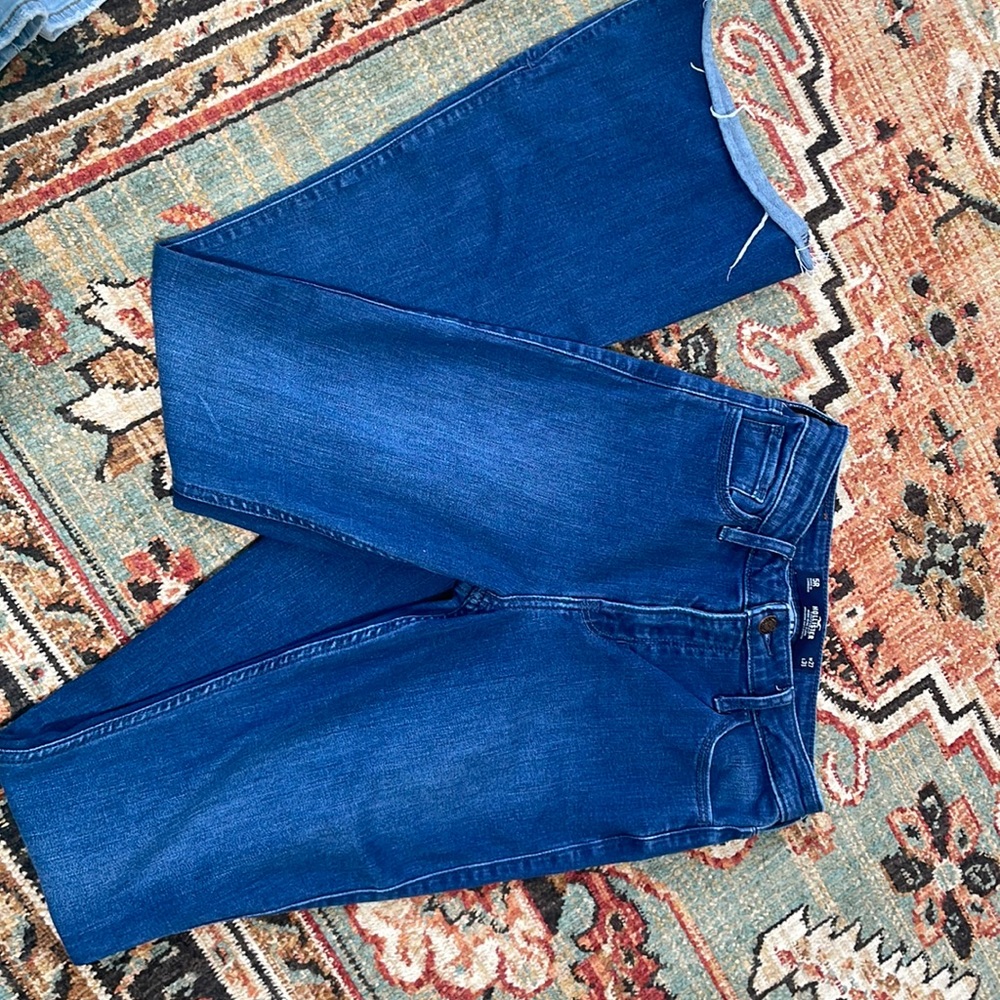 Hollister high-rise flare soft stretch jeans size 5R w27 L 31